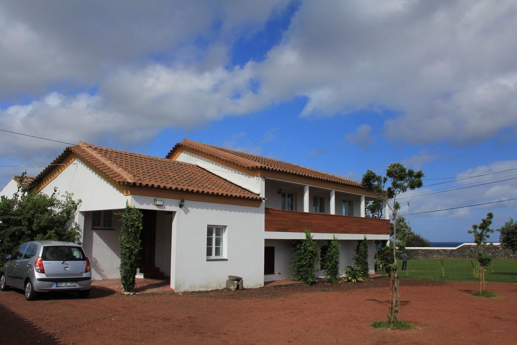 Santana Houses Rabo de Peixe Bilik gambar