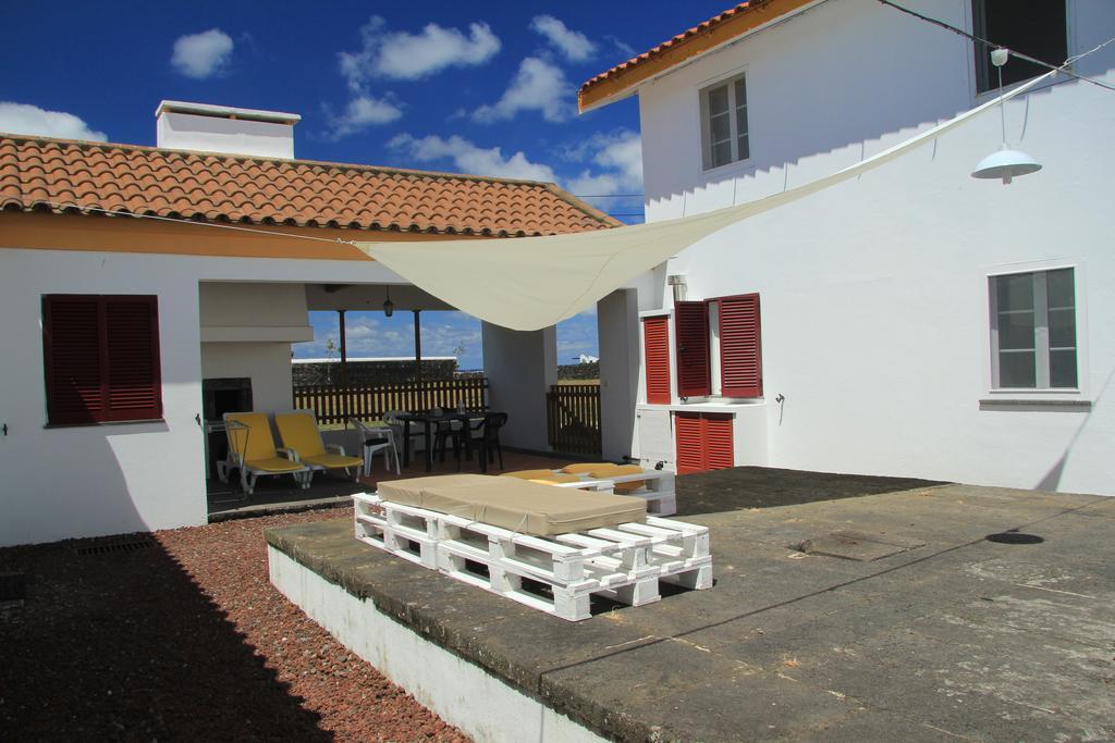Santana Houses Rabo de Peixe Bilik gambar