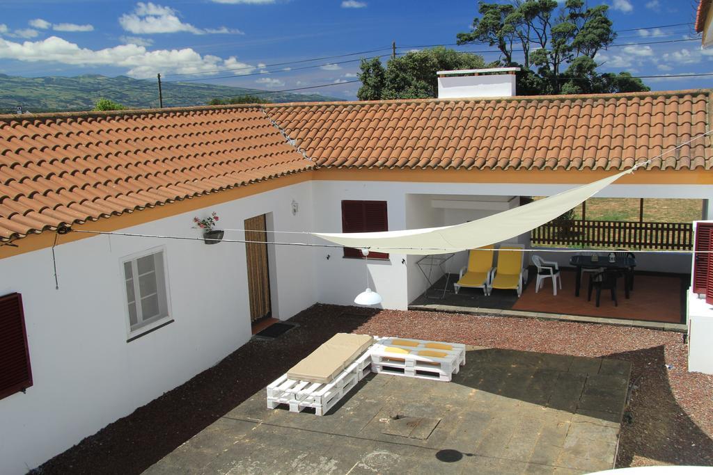 Santana Houses Rabo de Peixe Bilik gambar