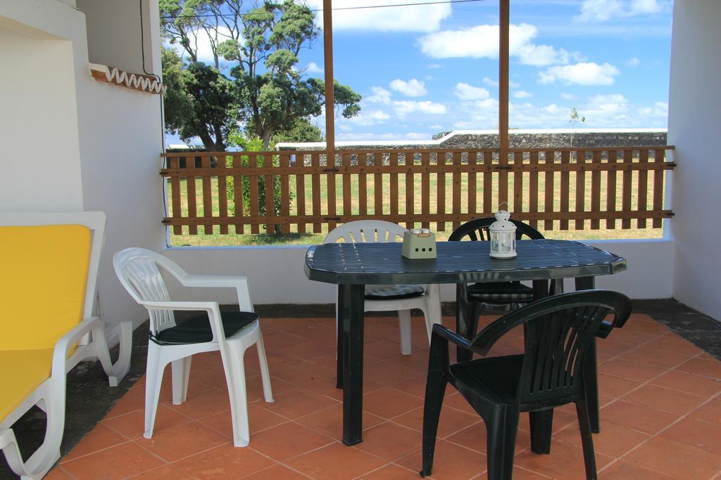 Santana Houses Rabo de Peixe Bilik gambar