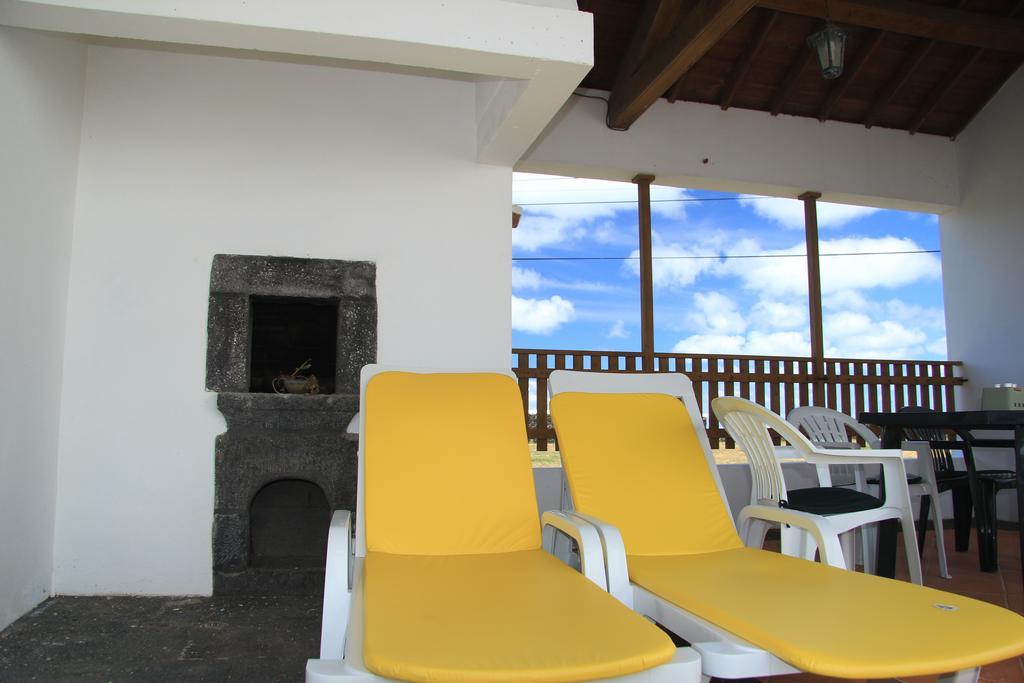 Santana Houses Rabo de Peixe Bilik gambar
