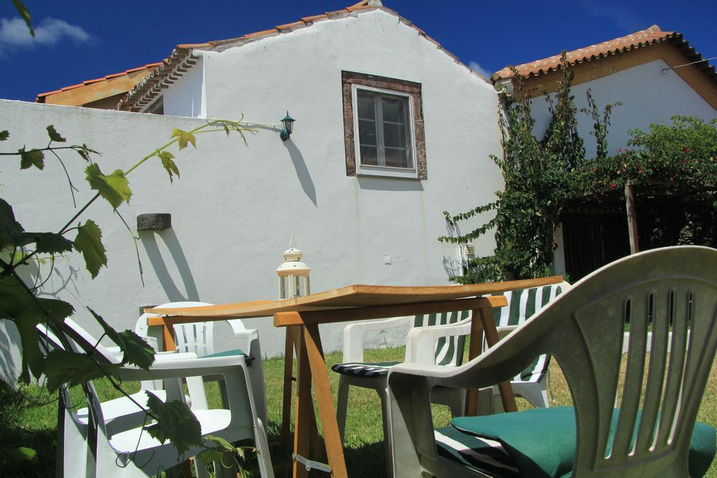 Santana Houses Rabo de Peixe Bilik gambar