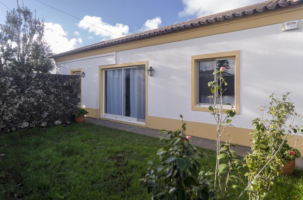 Santana Houses Rabo de Peixe Bilik gambar