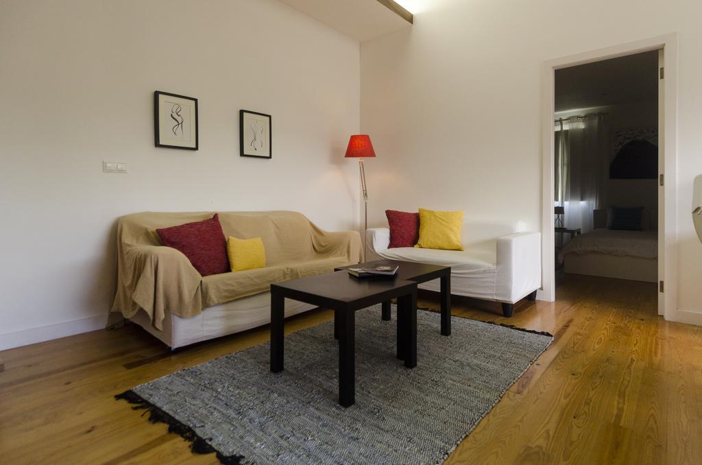 Santana Houses Rabo de Peixe Bilik gambar