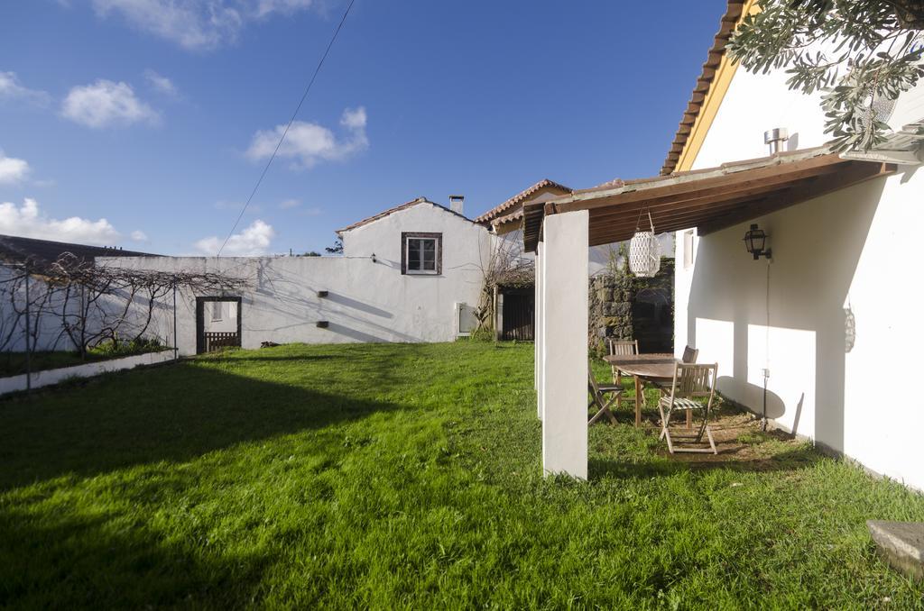 Santana Houses Rabo de Peixe Bilik gambar