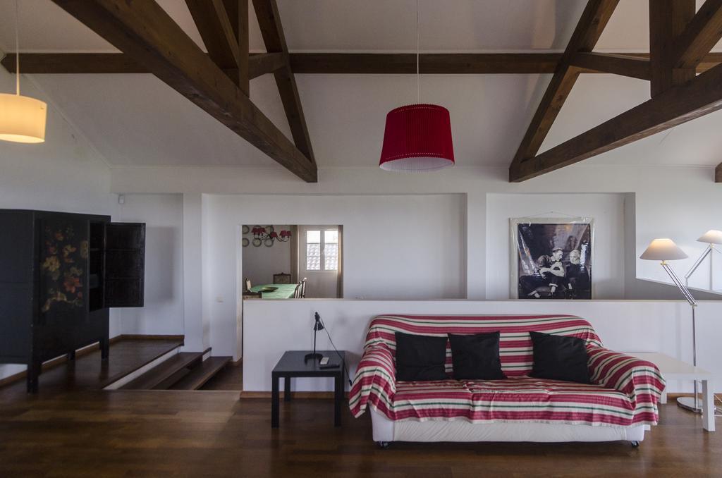 Santana Houses Rabo de Peixe Bilik gambar